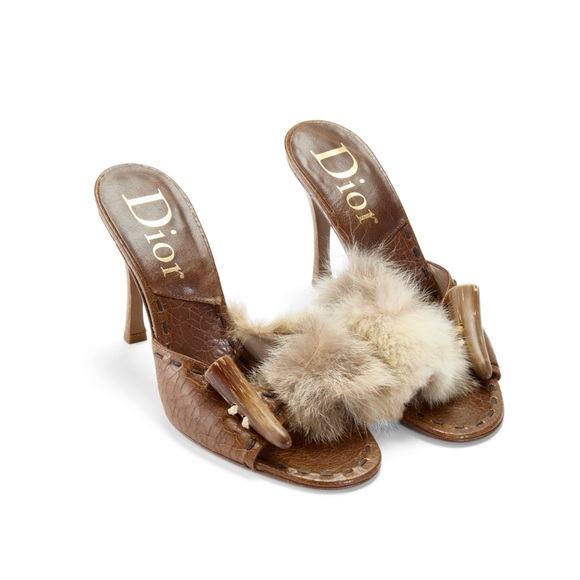 Dior S/S 2003 Brown Fur Horn Toggle Leather Heels - Picture 4 of 6